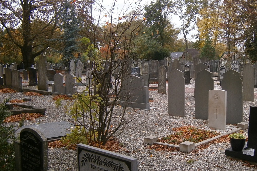 Commonwealth War Grave Municipal Cemetery Kollum