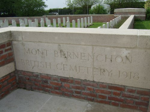 Commonwealth War Cemetery Mont-Bernanchon