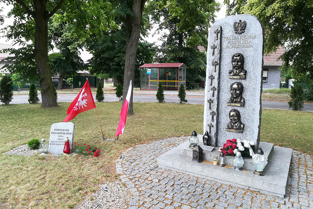 Monument Pilsudski, Kaczorowski & Kaczynski