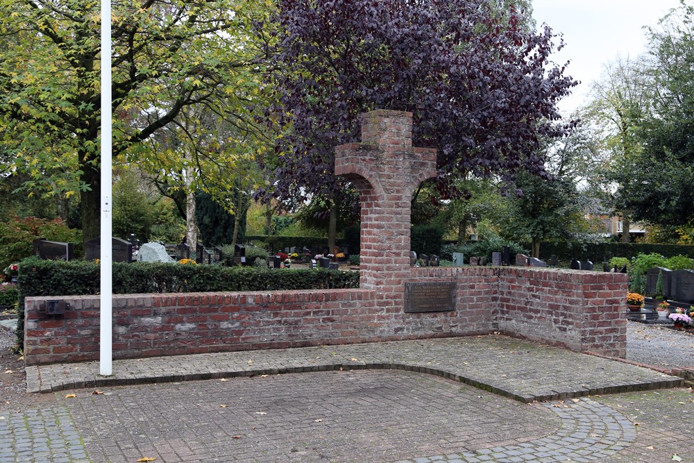 Oorlogsmonument Rooms Katholieke Begraafplaats Haelen