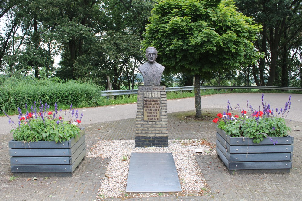 Monument voor kapelaan J.W. Berix #1