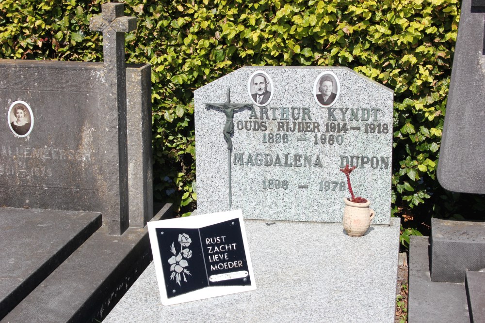 Belgian Graves Veterans Aartrijke