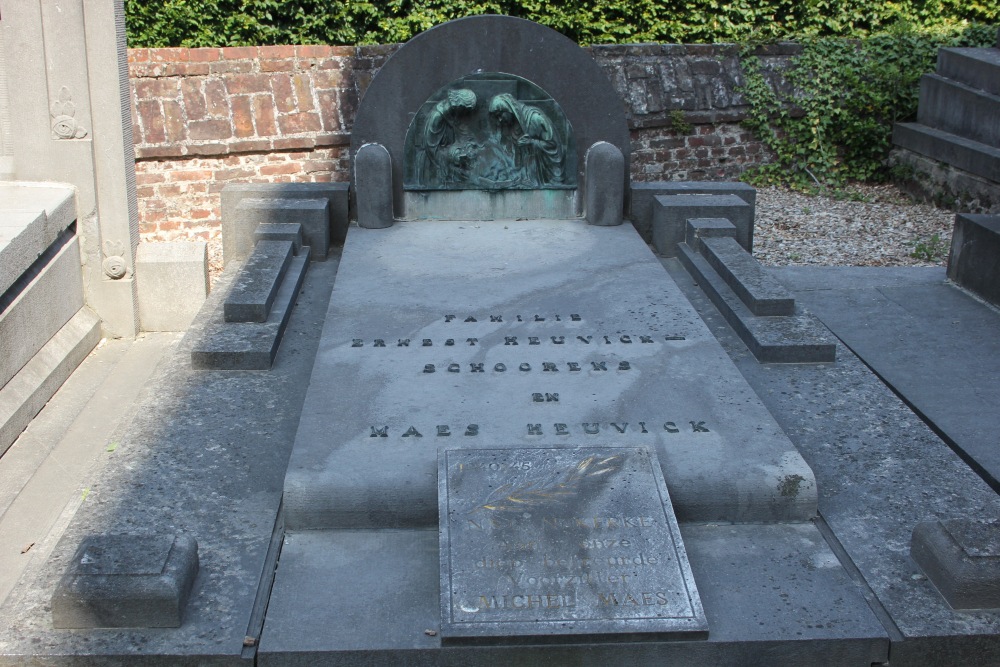Belgian Graves Veterans Nukerke Churchyard