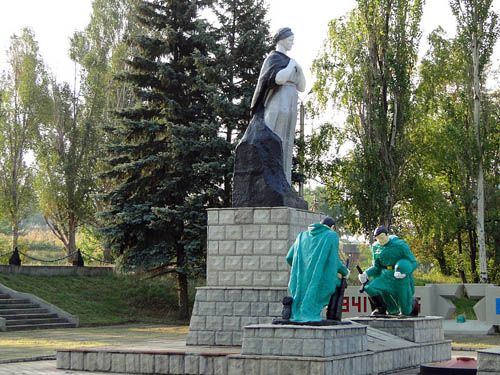 Mass Grave Soviet Soldiers & War Memorial Mykolaivka