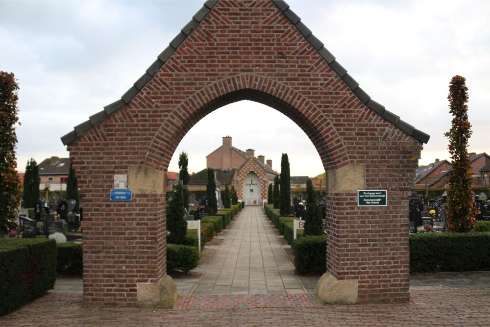 Oorlogsgraven van het Gemenebest Rooms Katholieke Begraafplaats Heesch #5