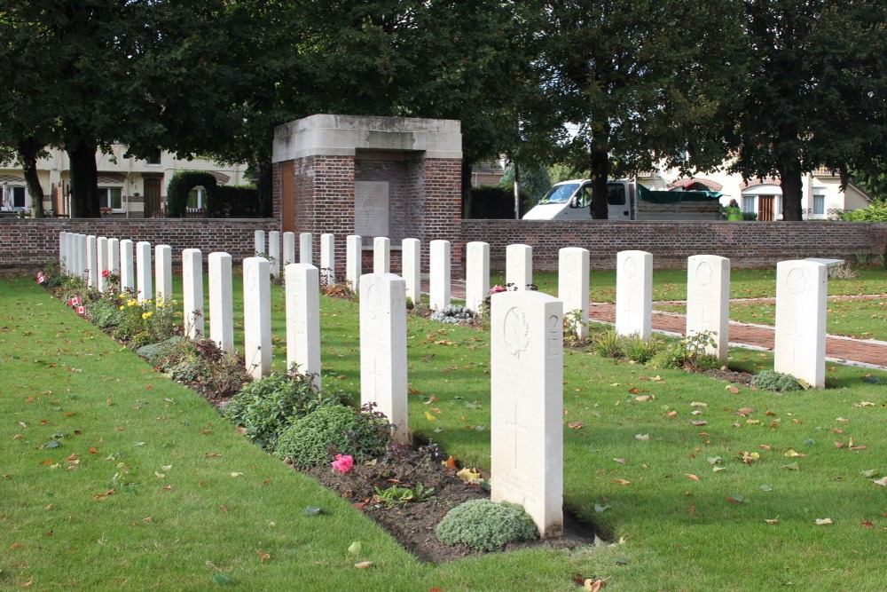 Commonwealth War Graves Mazingarbe Extension #4