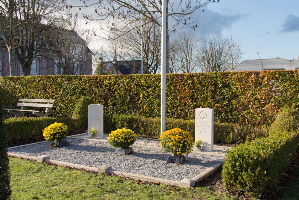 Commonwealth War Graves Gooreind Churchyard