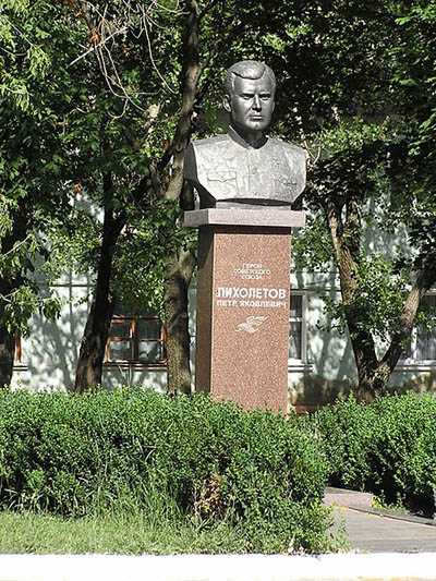 Monument Held van de Sovjet-Unie Peter Y. Likholetov