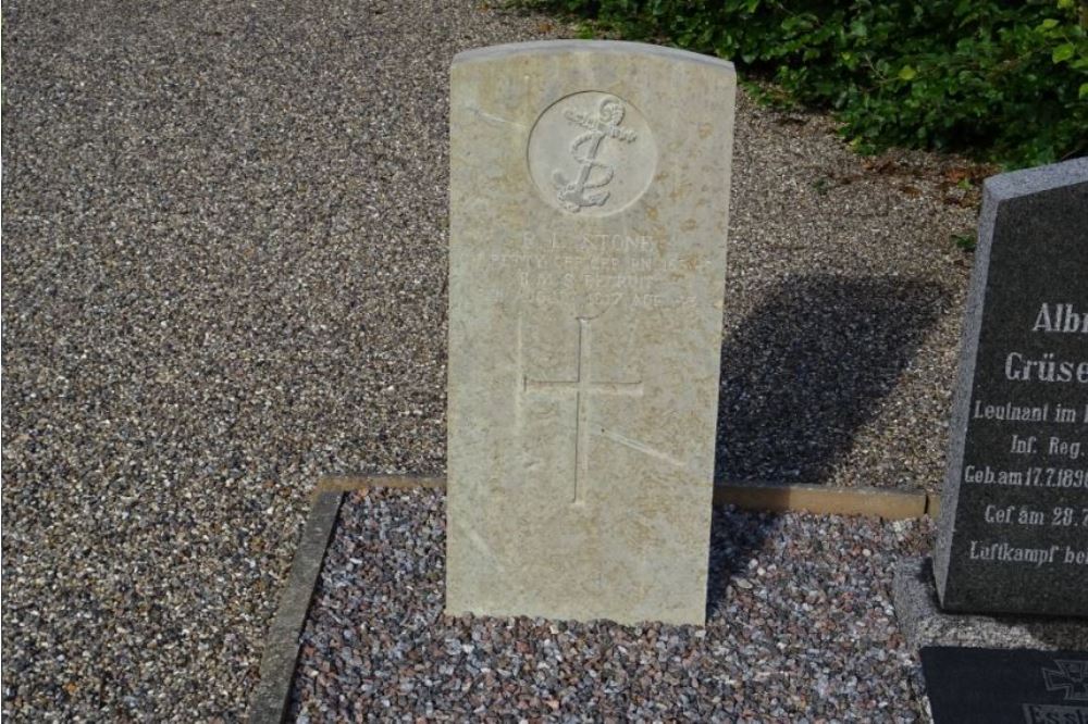 Commonwealth War Grave Harboore Churchyard