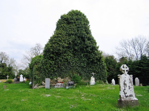 Oorlogsgraf van het Gemenebest Kilcar Churchyard