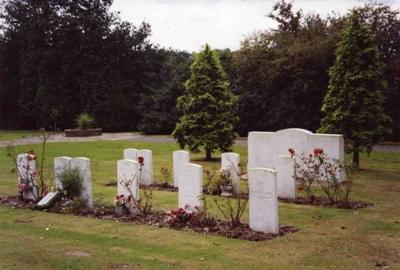 Oorlogsgraven van het Gemenebest Grove Park Cemetery