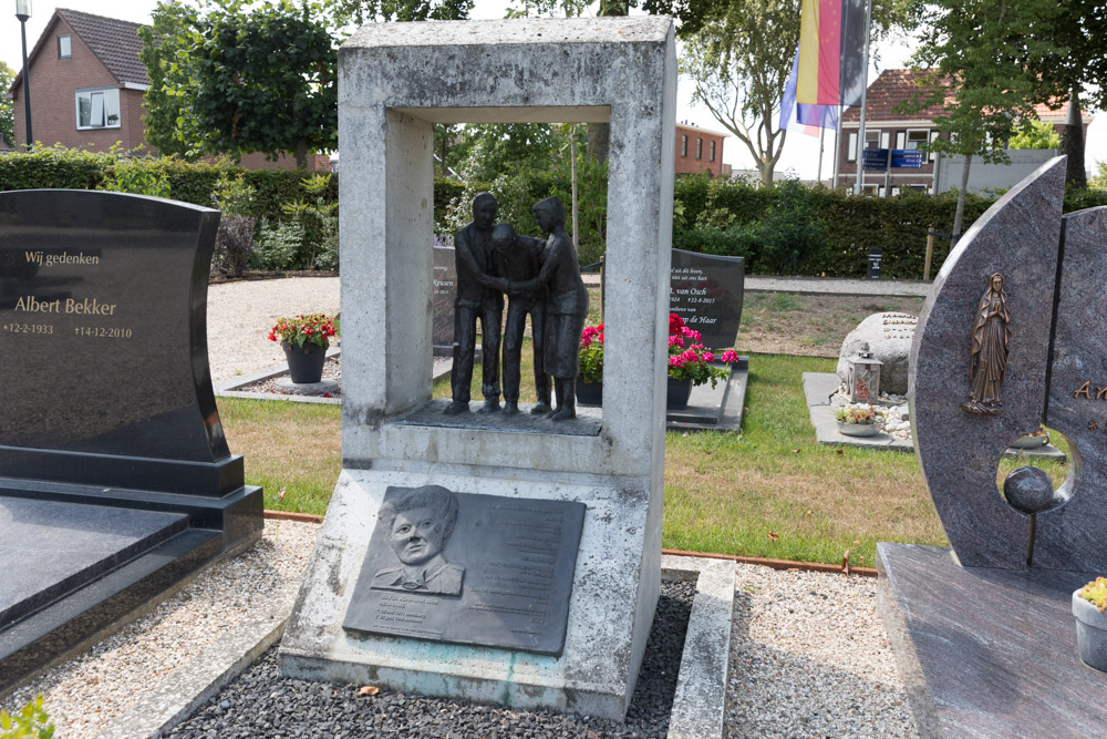 Dutch war graves RK graveyard Megchelen