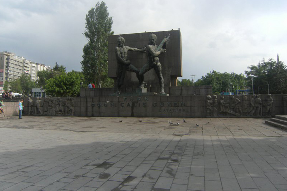 Gvenpark Monument