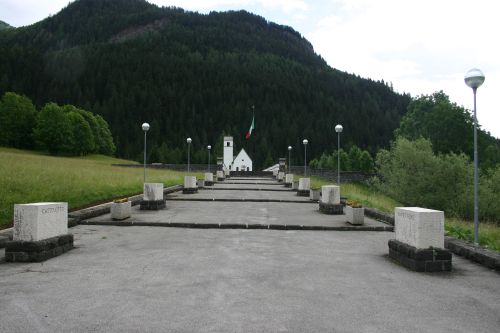 Italiaanse Oorlogsbegraafplaats Pian di Salesei