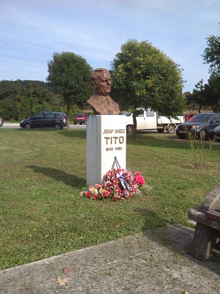 Buste Josip Broz Tito