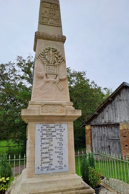 Oorlogsmonument Vallires #2