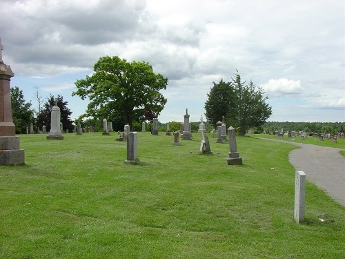 Commonwealth War Graves Mount Calvary Roman Catholic Cemetery