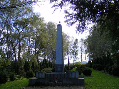 Sovjet Oorlogsbegraafplaats Rymanw