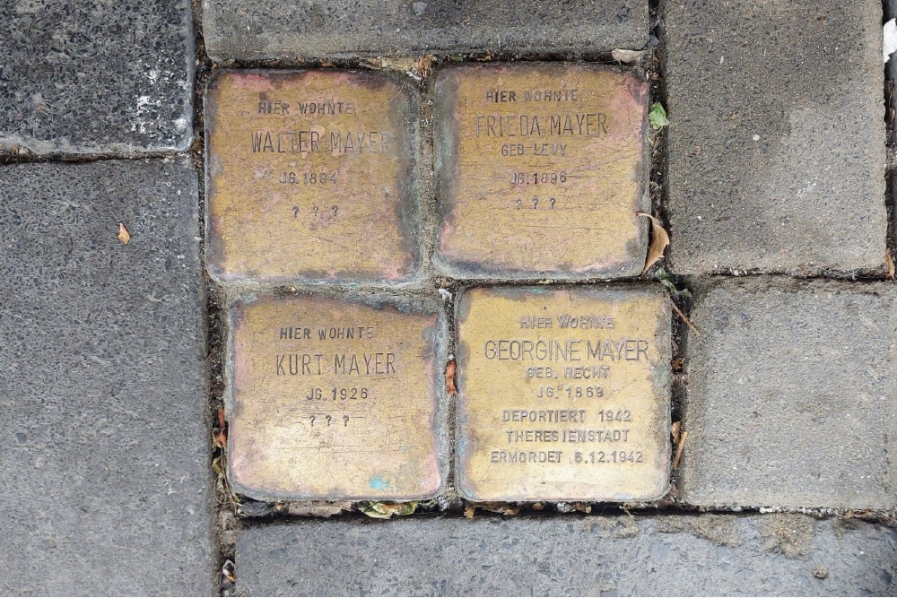 Stolpersteine Schlostrae 28-30