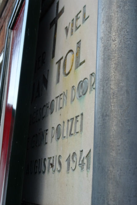 Memorial Jan Tol Volendam