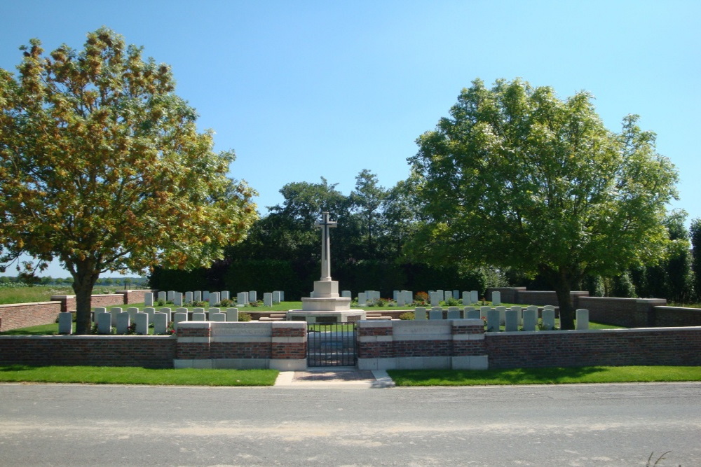 Godezonne Farm Commonwealth War Cemetery