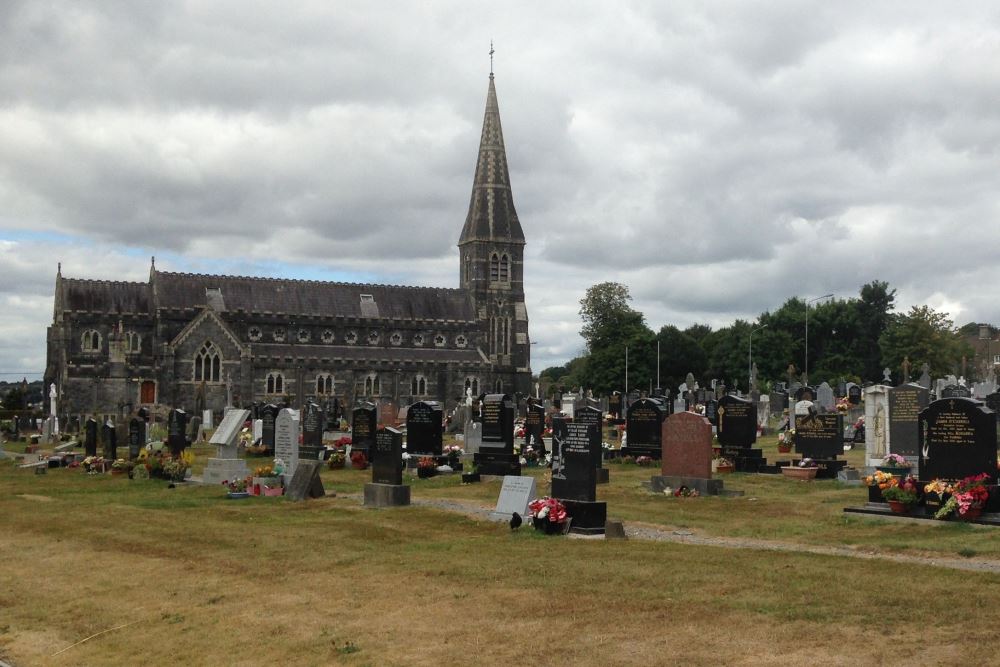 Commonwealth War Graves Ferrybank Catholic Churchyard