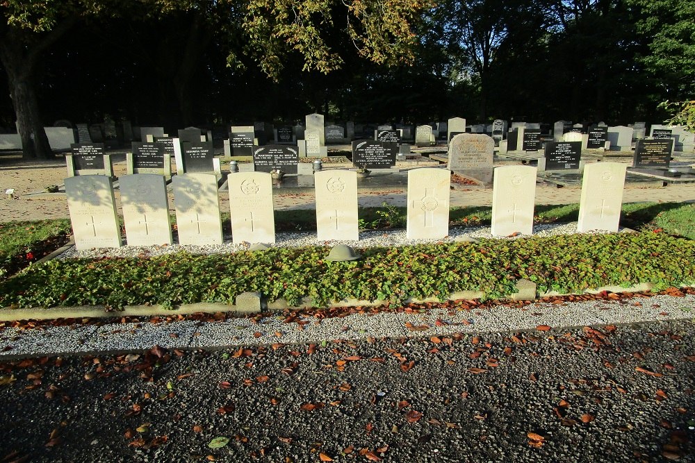 Commonwealth War Graves Municipal Cemetery Vredehof  Willemsoord #2