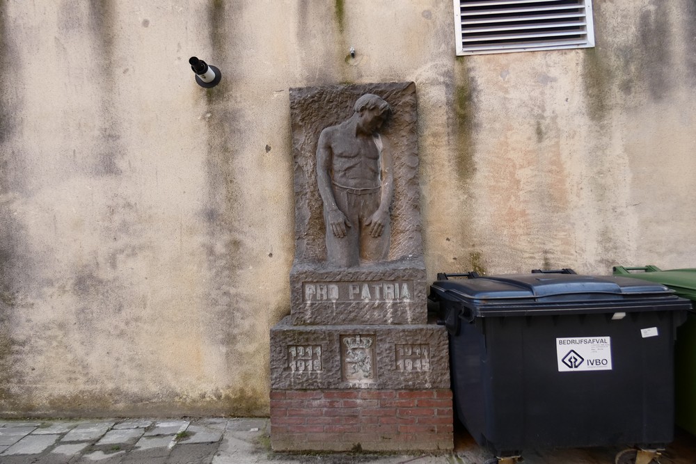 Monument Weggevoerde Leerlingen Middenschool Brugge