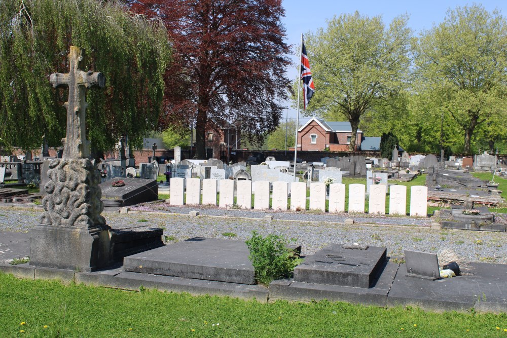 Commonwealth War Graves Dour