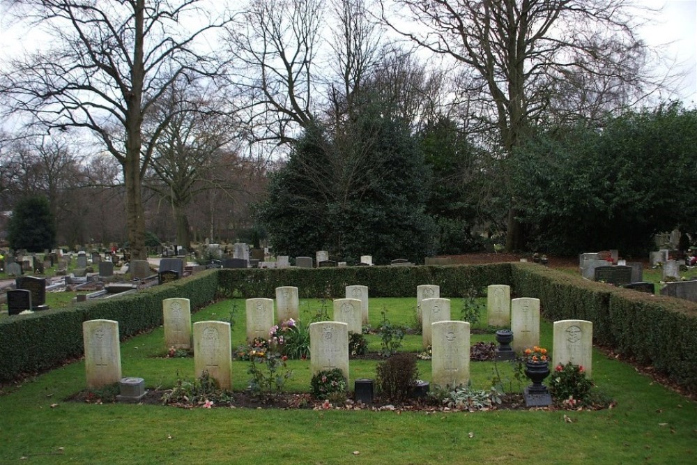 Commonwealth War Graves Hartshill Cemetery