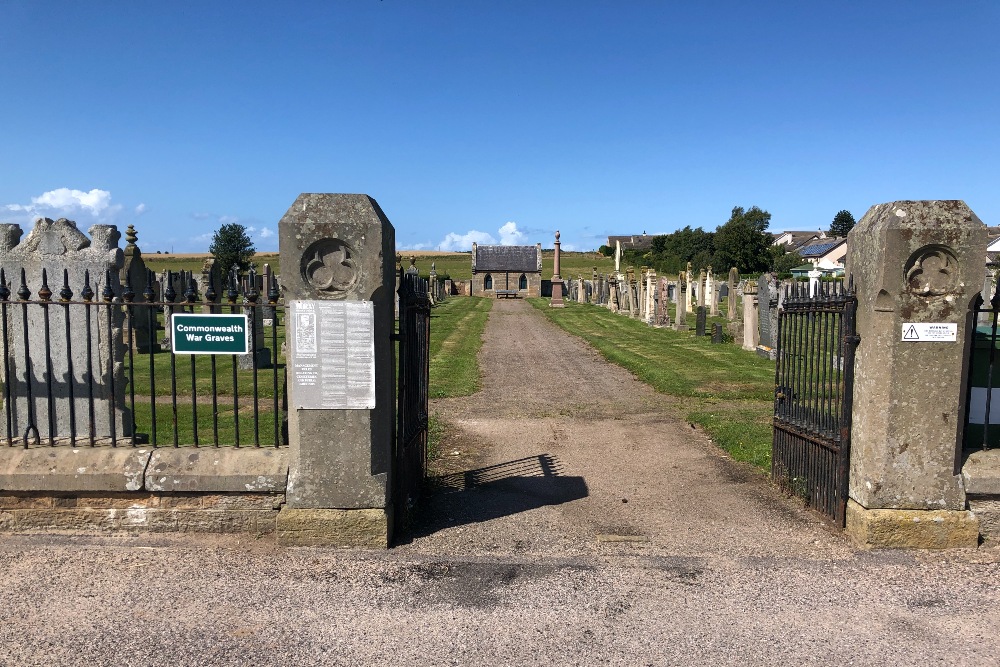 Oorlogsgraven van het Gemenebest Duffus Cemetery