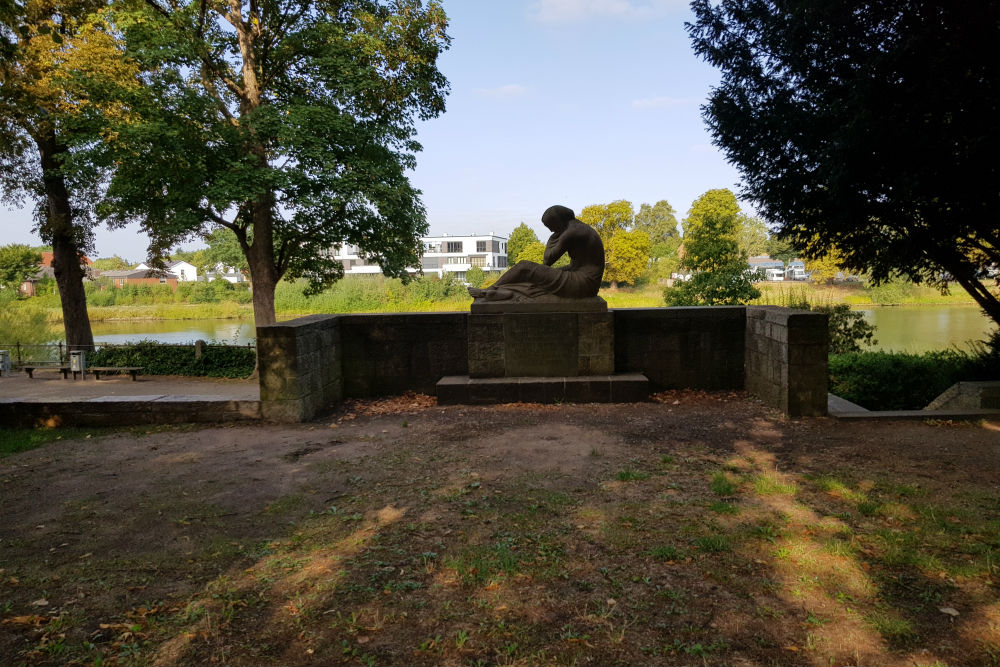 Oorlogsmonument Nienburg #4