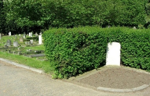 Commonwealth War Graves Eltham Cemetery