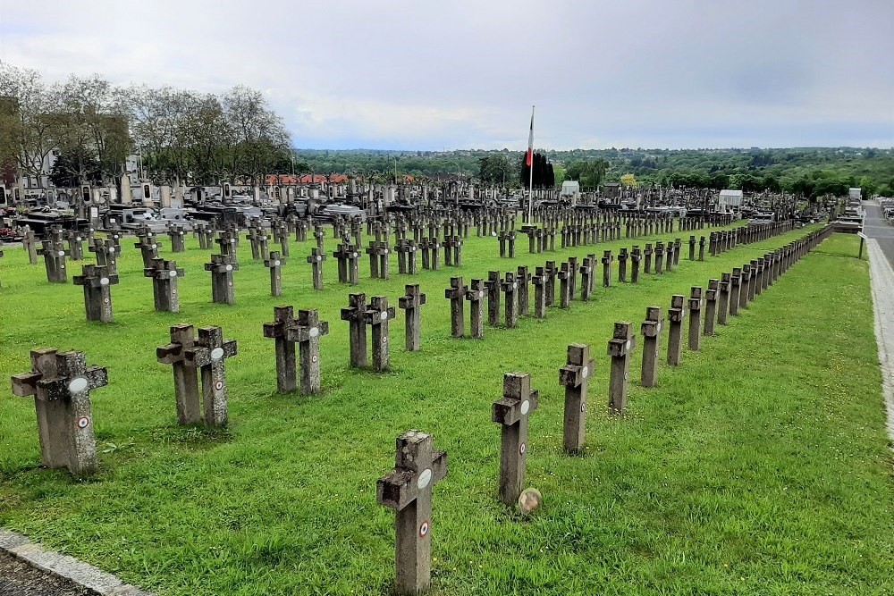 Franse Oorlogsgraven Louyat Limoges