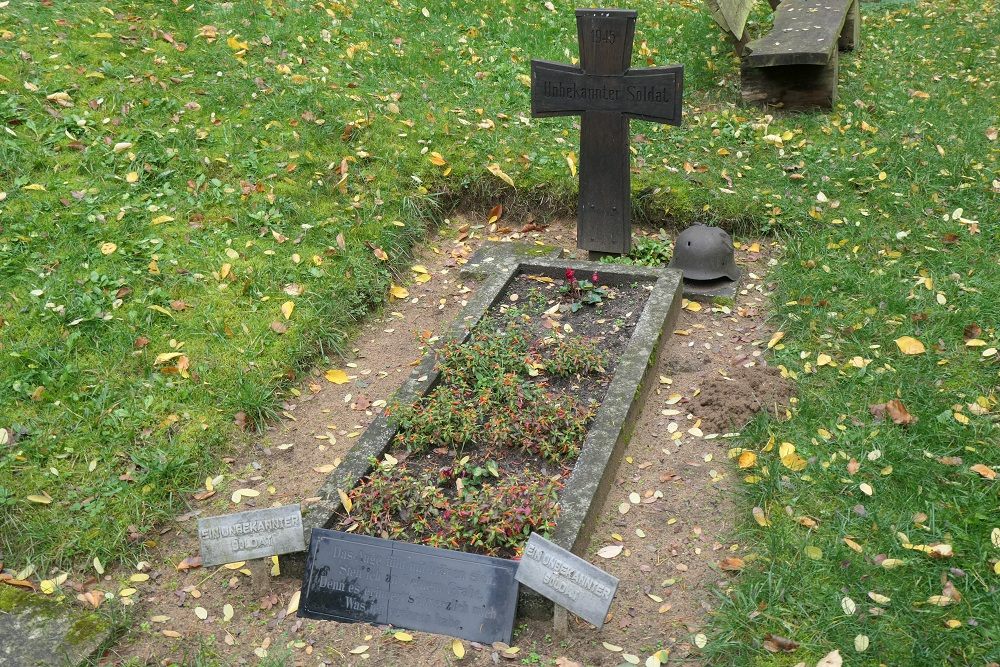 Grave German Soldier Glave