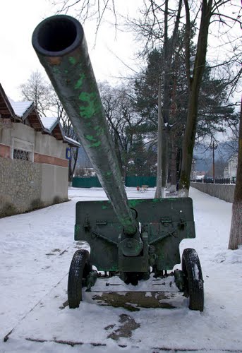 Liberation Memorial (ZiS-3 76 mm Field Gun) Yaremche