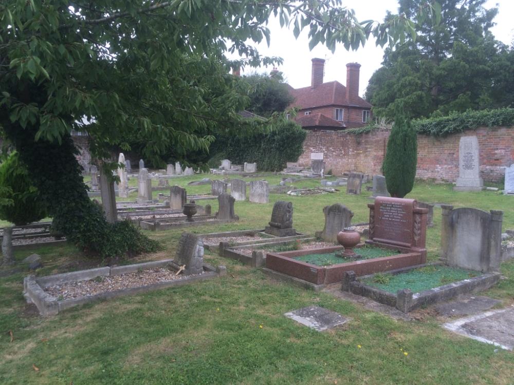 Commonwealth War Grave Cores End United Reform Churchyard