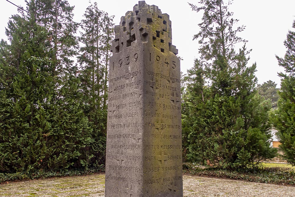 War Memorial Froitzheim #2