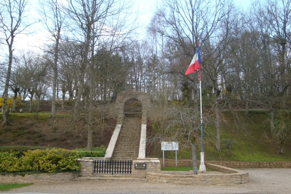 Franse Oorlogsbegraafplaats Ethe Laclaireau