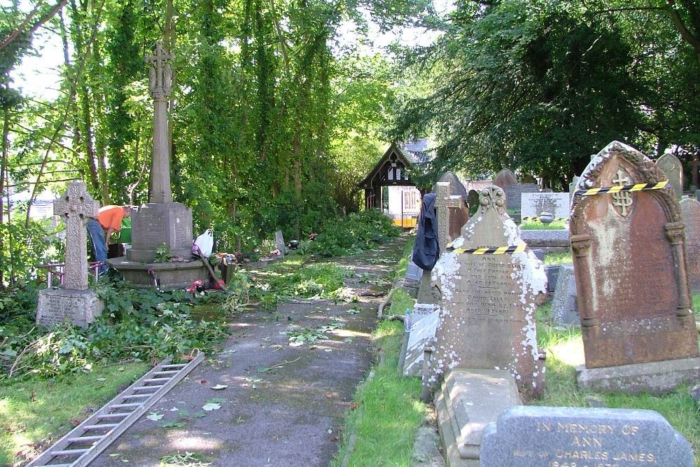 Oorlogsgraven van het Gemenebest St. Illtyd Churchyard
