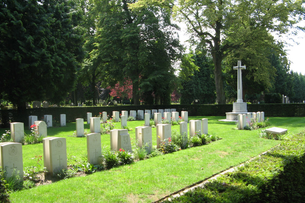 Oorlogsgraven van het Gemenebest Brugge Centrale Begraafplaats