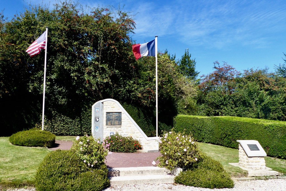 Monument Currahee Beuzeville-au-Plain