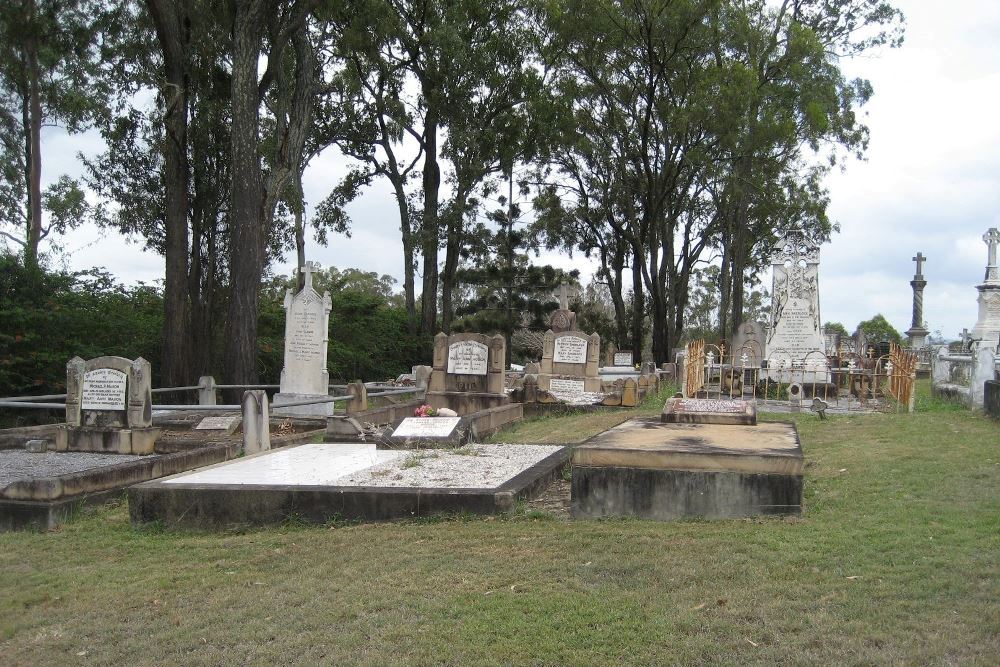 Commonwealth War Grave St. Michael's Roman Catholic Cemetery