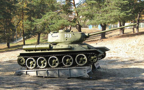 Bevrijdingsmonument (T-34/85 Tank) Irpin