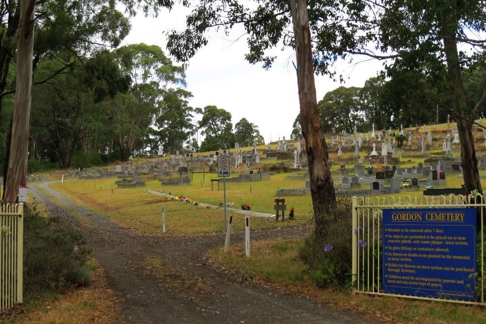 Commonwealth War Grave Gordon Cemetery