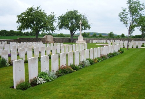 Commonwealth War Cemetery Albuera - Bailleul-Sir-Berthoult ...