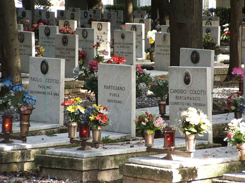 Italiaanse & Sovjet Oorlogsgraven Genua