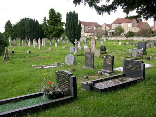 Commonwealth War Graves Monk Fryston Cemetery