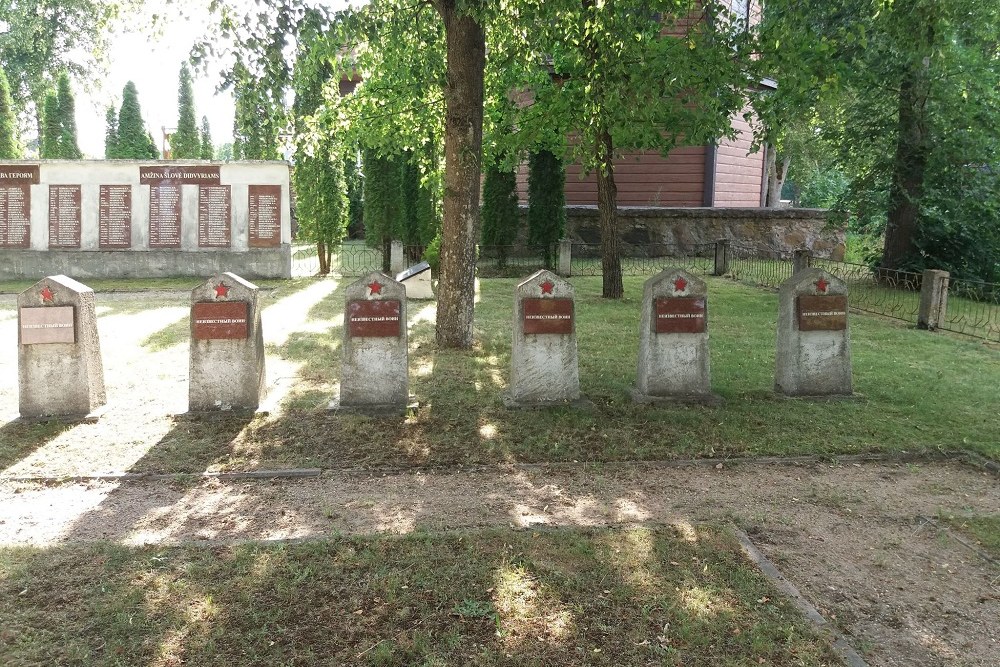 Sovjet Oorlogsbegraafplaats Kurkliai