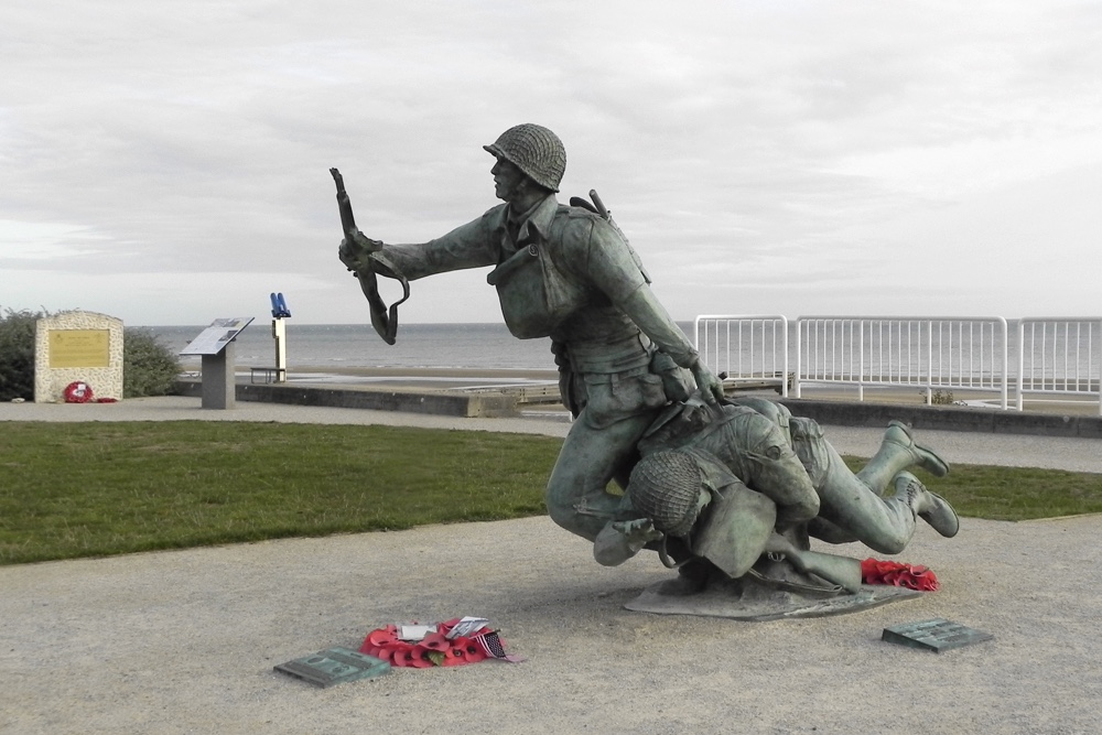 Monument Wounded Soldier Omaha Beach